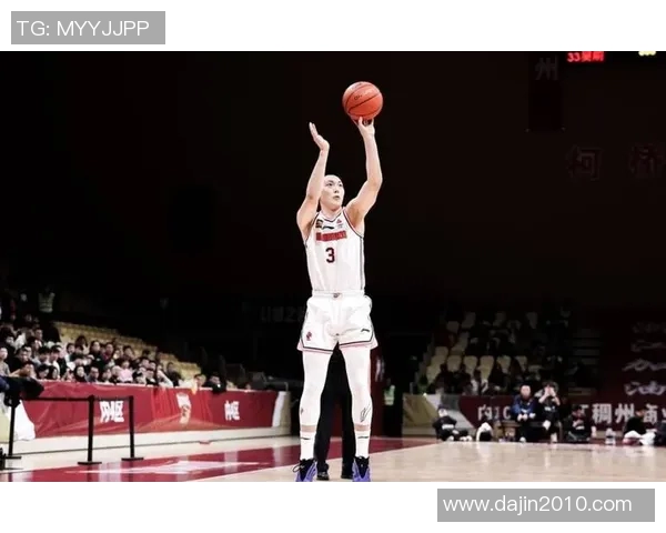 广东主场大胜辽宁胡明轩精彩突破上篮展现个人风采 广东主场大胜辽宁胡明轩精彩突破上篮展现个人风采